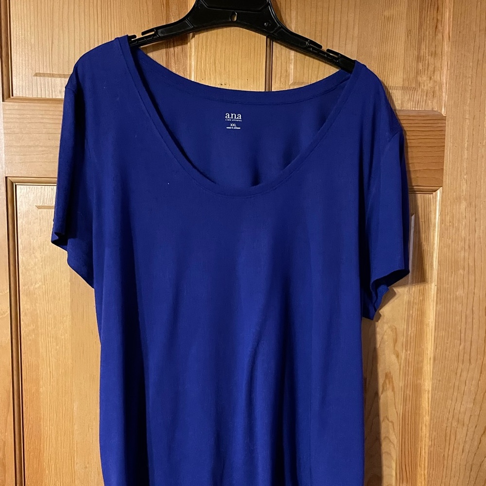 Woman’s short sleeve top